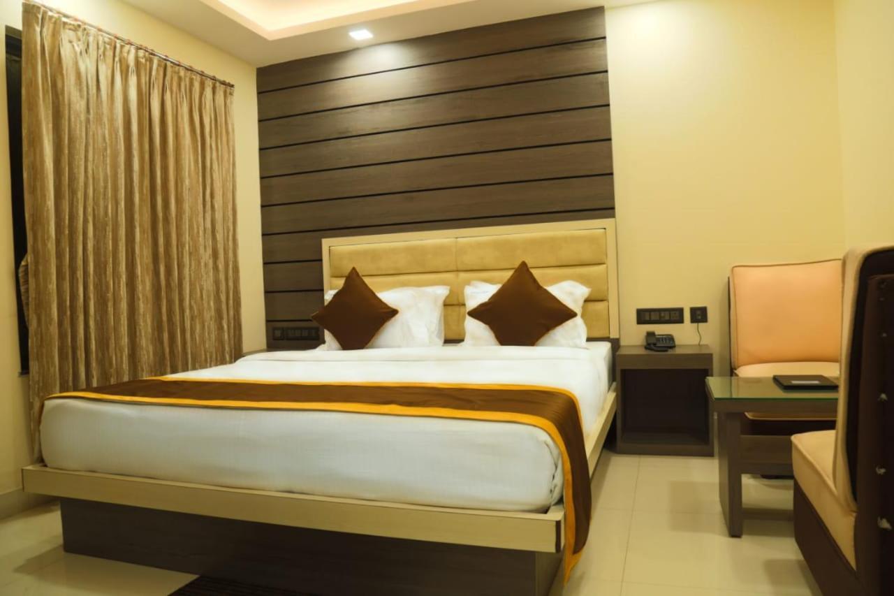 Hotel Silver Land ดีกา ภายนอก รูปภาพ