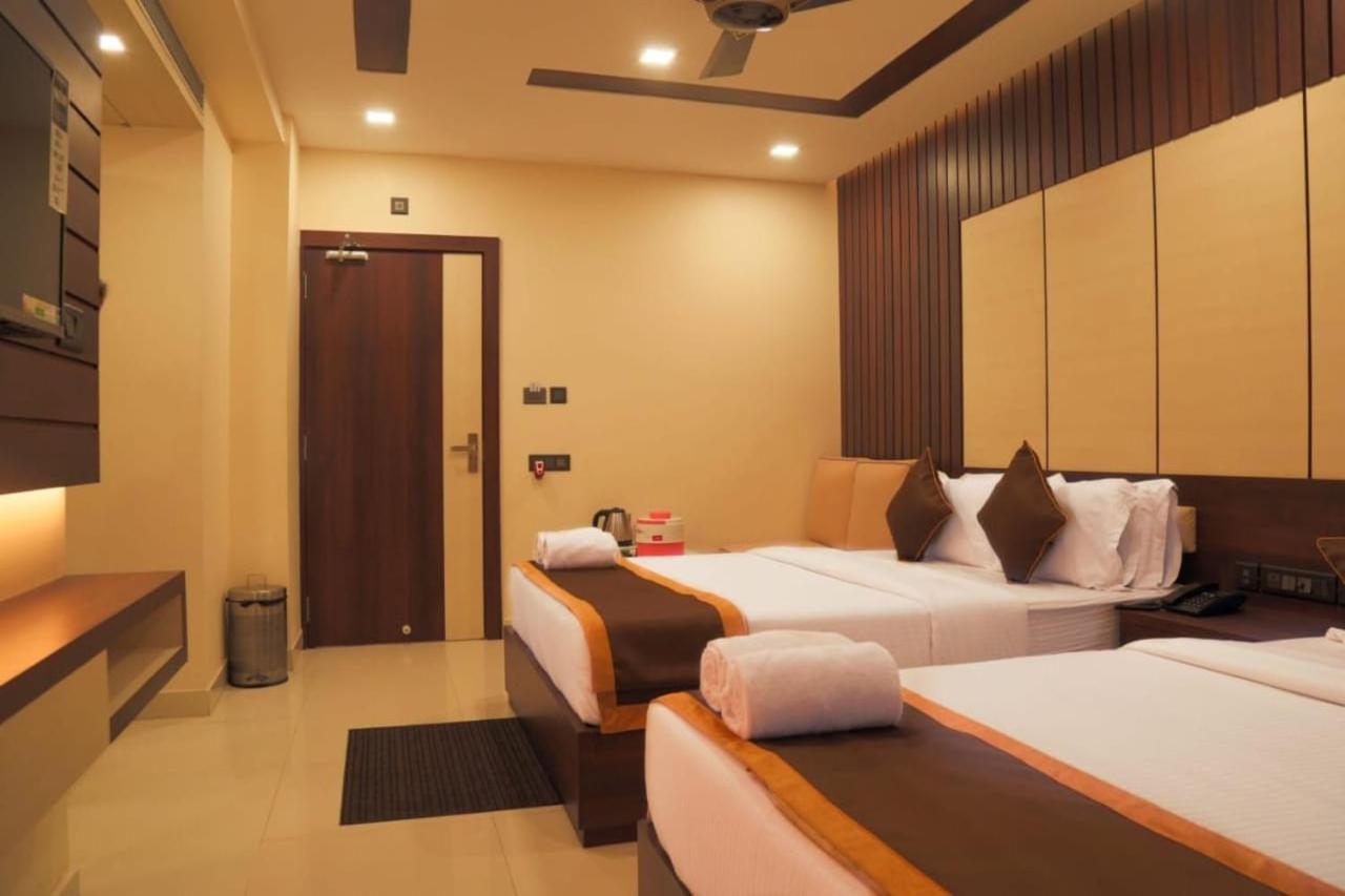 Hotel Silver Land ดีกา ภายนอก รูปภาพ
