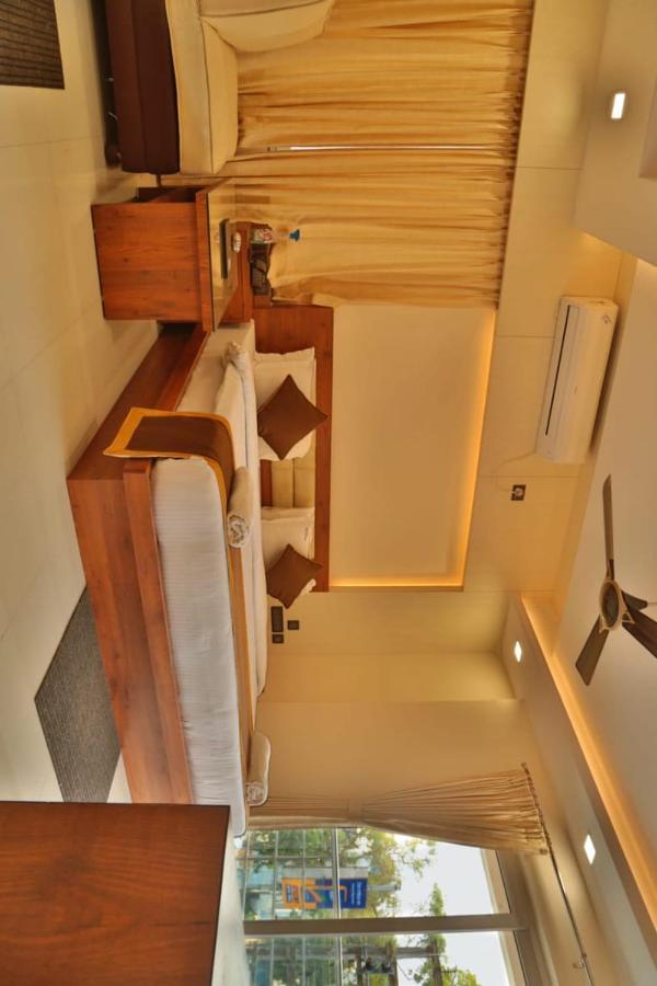Hotel Silver Land ดีกา ภายนอก รูปภาพ